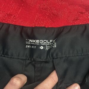 Black Nike women’s tour performance golf shorts size 6